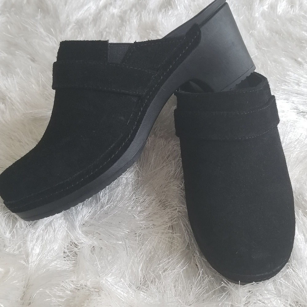 Crocs "SARAH" triple comfort suede clog